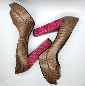 Pour la Victoire Roselyn Exclusive Platform Pumps